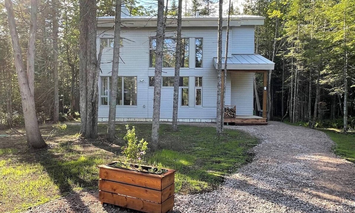 Sainte-Christine-d'Auvergne Cottage | Ecology, between forest and river - L'Hermine Charme