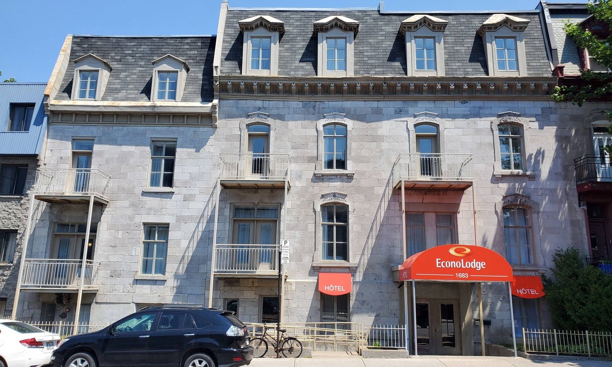 Gay Village Hotel | Econo Lodge