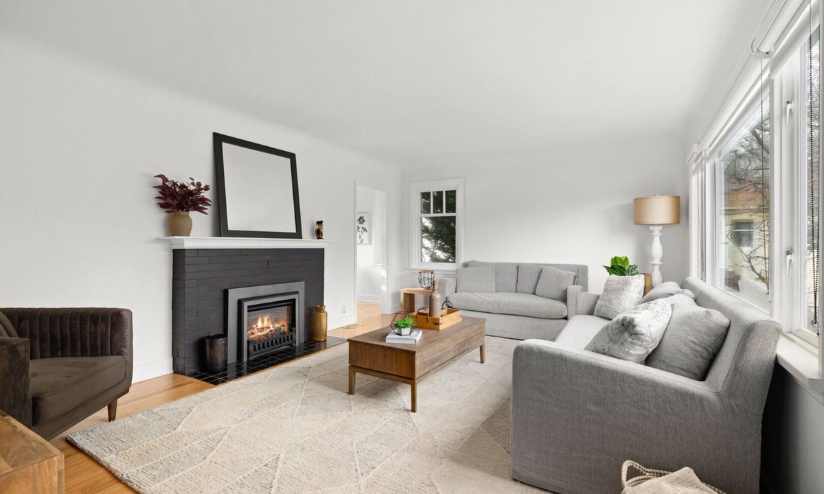 South Oak Bay House | Elegance on Central