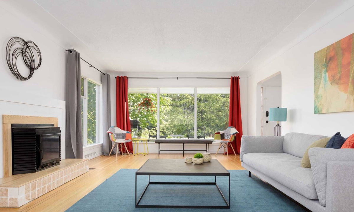 Departure Bay Villa | Elegant 5 Bedroom Ocean view House