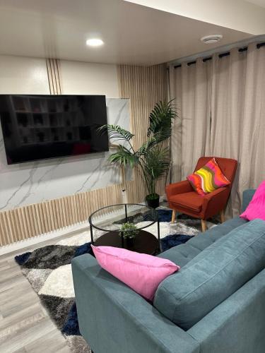 Winnipeg Apartment | Elegant & Stylish Basement Suite- Private Entrance