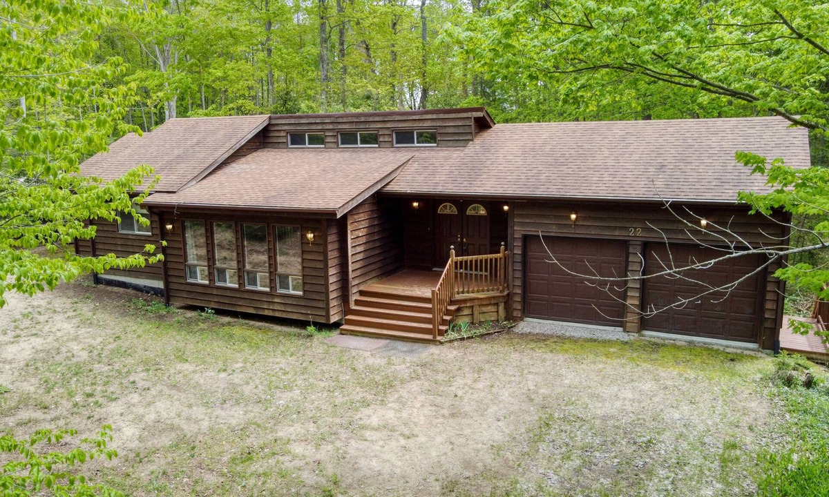Sauble Beach House | Enchanting 3-Bedroom Cottage Surrounded By Nature Close To The Beach!