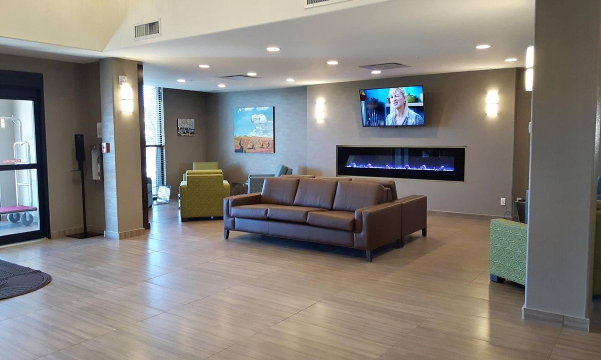 Grande Prairie Hotel | Encore Suites by Service Plus Inns