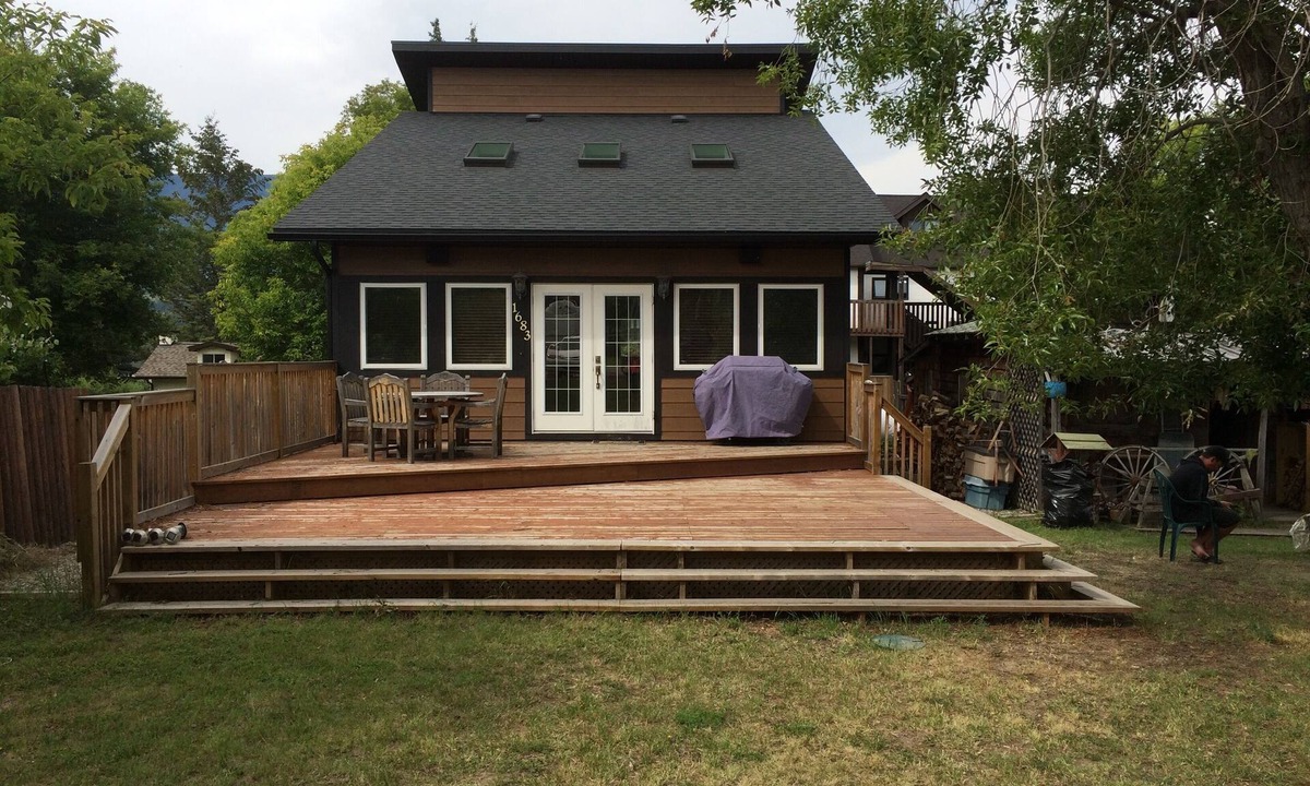 East Kootenay Cabin | Enjoy your visit in this beautiful, new, clean family and pet friendly cabin.