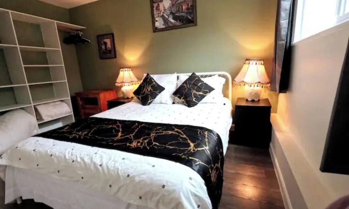 Ladner Apartment | Entire guest suite w/kitchen 2 Bedrooms 3 Beds