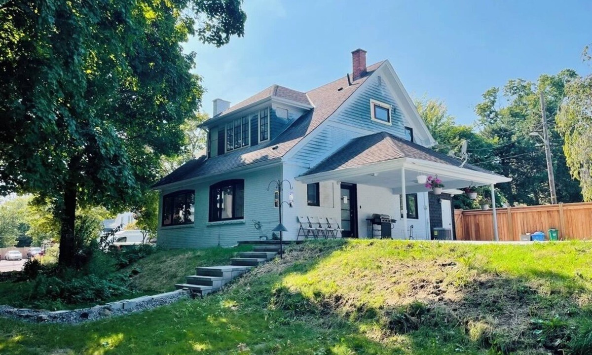 Niagara Falls House | Entire Home in Niagara Falls Canada! 10 Minutes Walk to the Falls