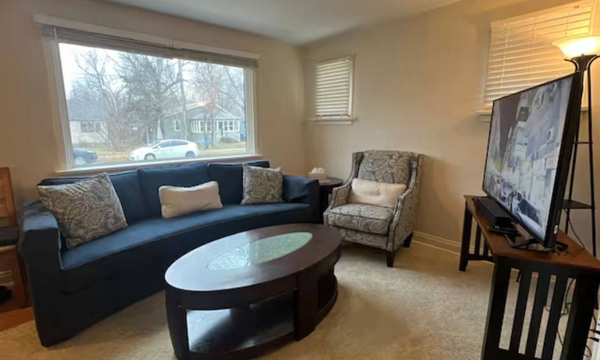 Winnipeg House | Entire Home in Winnipeg St. Vital
