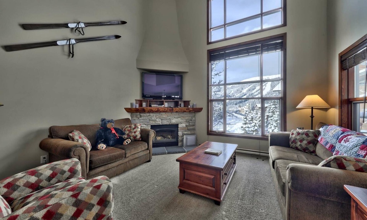 Sun Peaks House | Exceptional multi level 3 bedroom + den townhouse, close to Morrisey lift