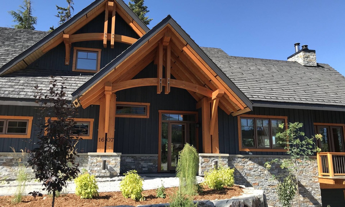 Golden House | Exceptional Ski-in/Walk-out Home - 4100 Sft