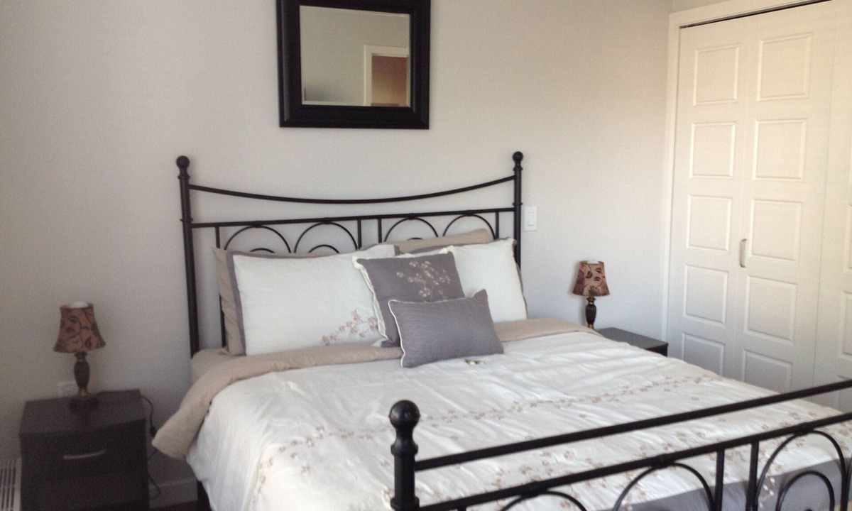 Lower Lonsdale Apartment | Executive 2 Bedroom/ 2 Bathroom Lower Londale North Vancouver