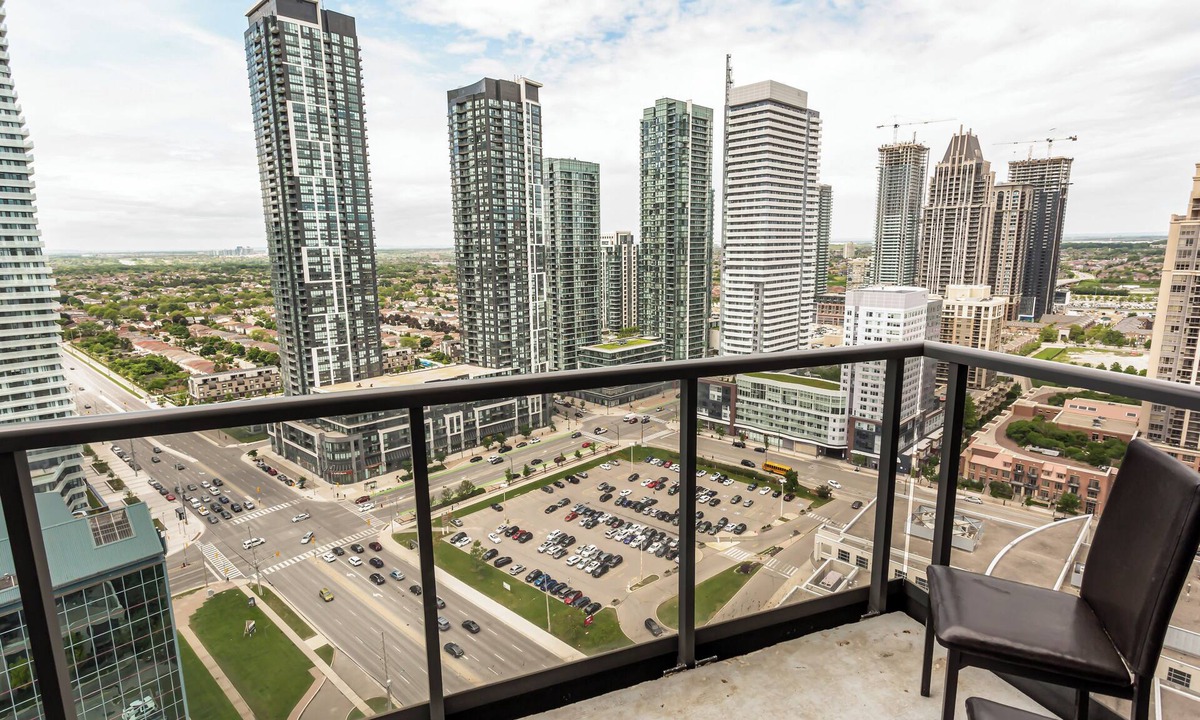 Downtown Mississauga Condo | Executive 2BR/2BA Condo + Lakeview