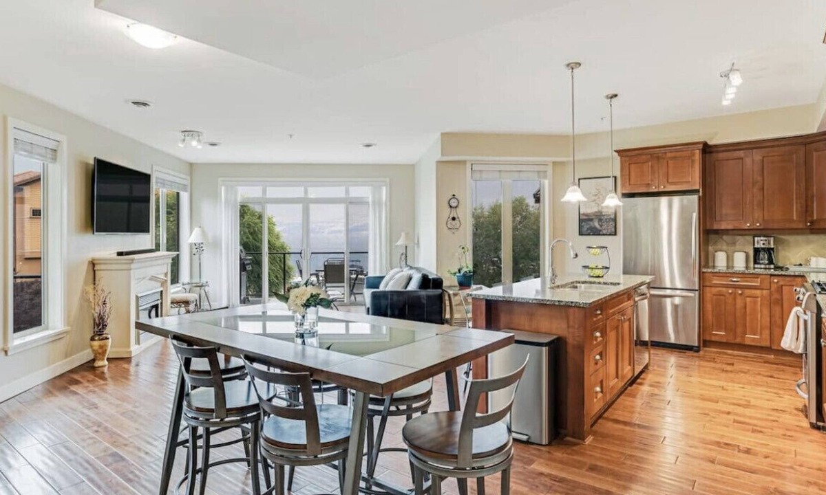 Westbank Condo | Executive Lakeview Suite, 3 King Bedrooms 2 Baths, 2 Private Patios