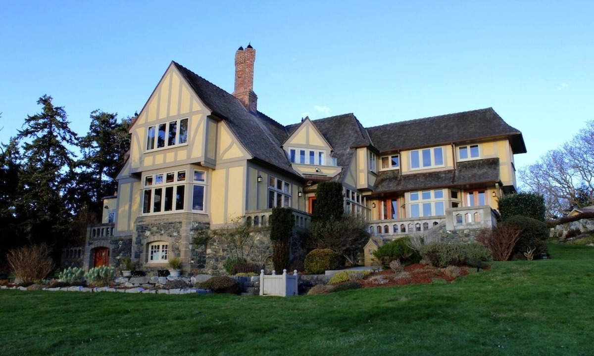 Saanich East House | Executive Private Waterfront Estate
