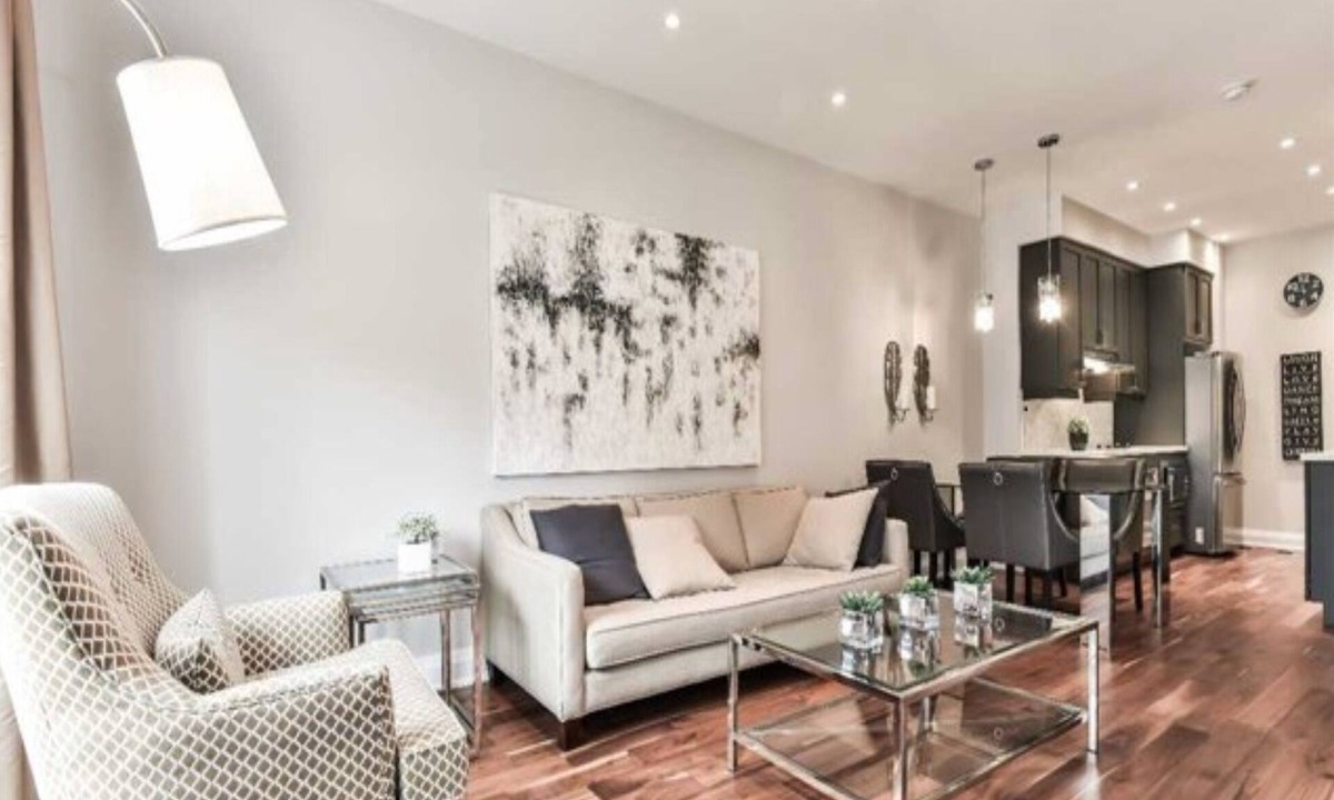 Lawrence Park House | Executive Townhouse 3Br+3Ba in Lawrence Park