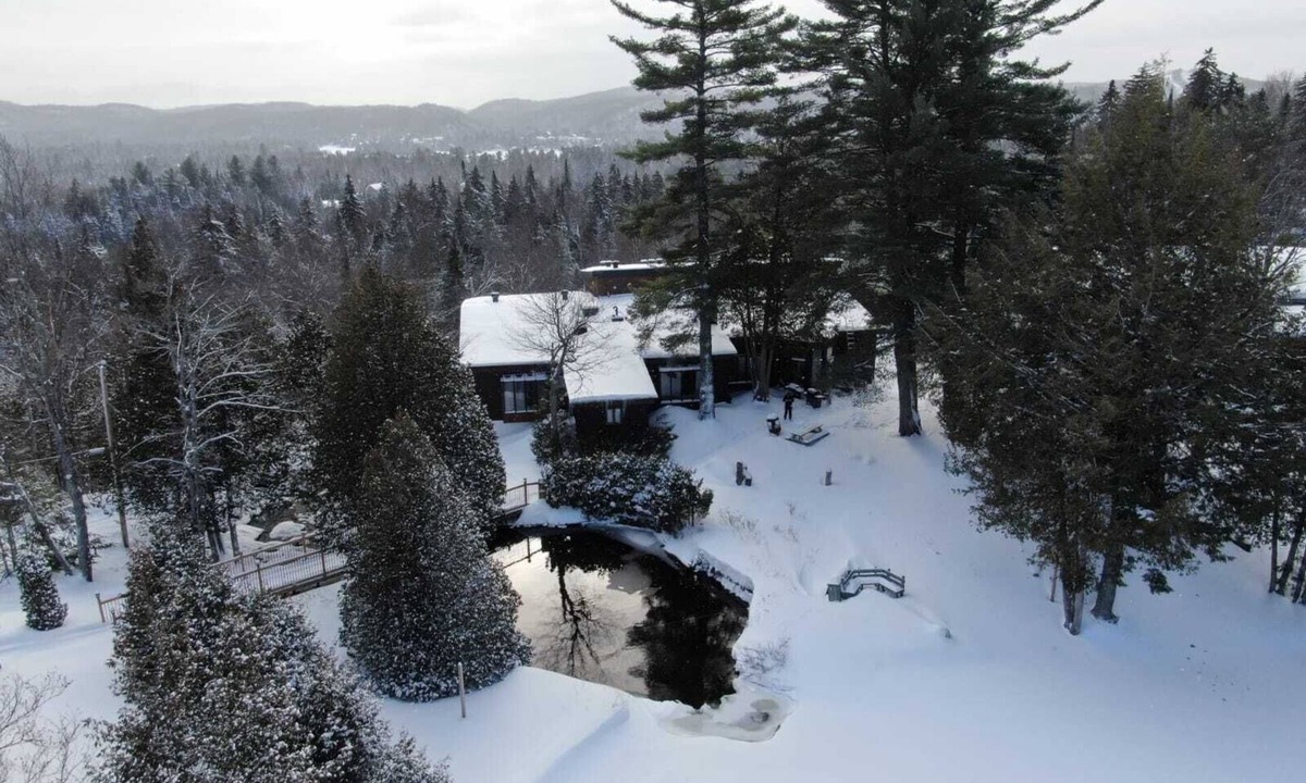 St-Adolphe-d'Howard Ski Chalet | Experience Cozy Lakeside Living at The Grand Miramont! 🌲🏞️