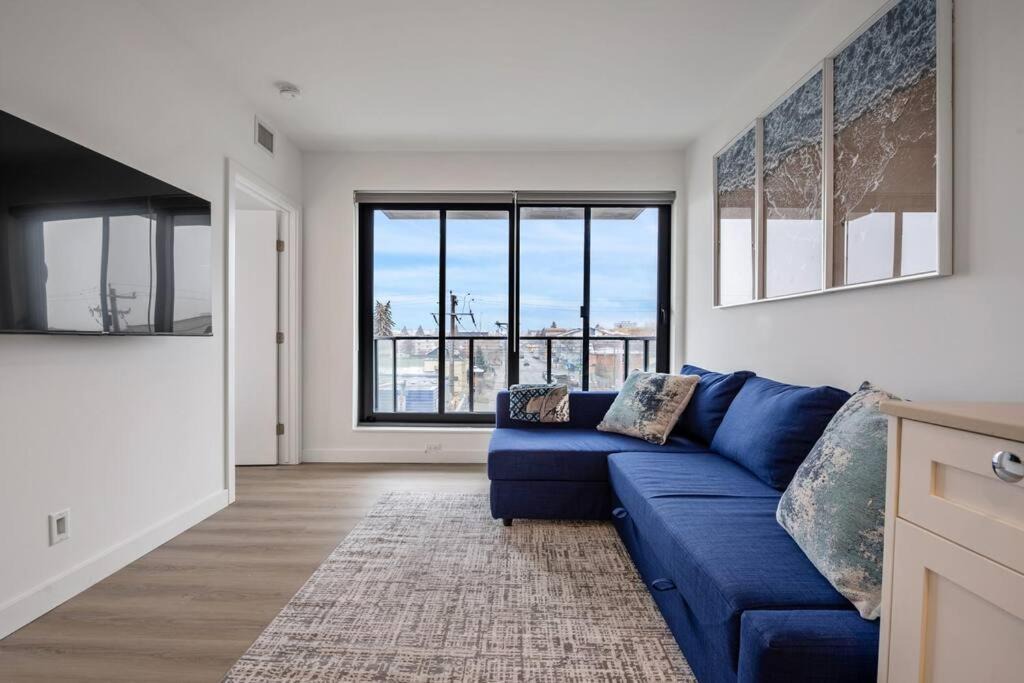 Crescent Heights Apartment | Exquisite 2BR Condo Near Downtown With Free Parking