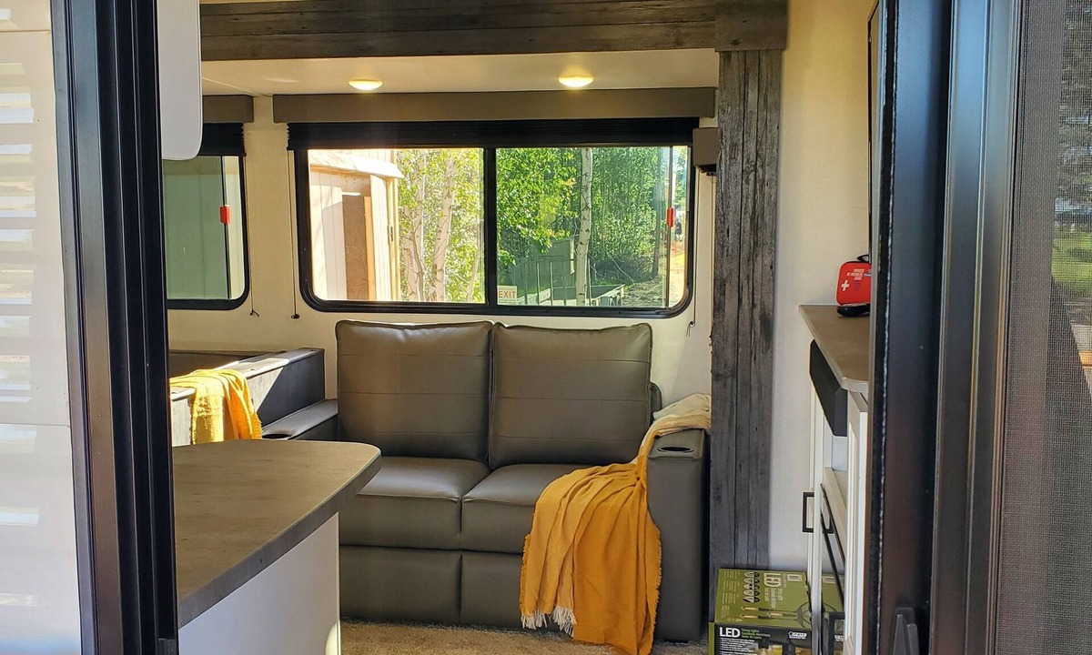 Cap-Pele House | Fabulous new 2 bedroom camper with ocean view. 5 min from Aboiteau Beach!