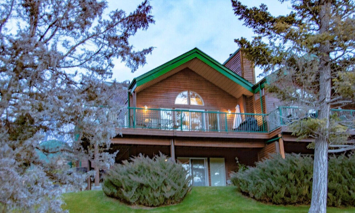 East Kootenay House | Fairmont Hot Springs B.C. Canada Amazing deck & great views!