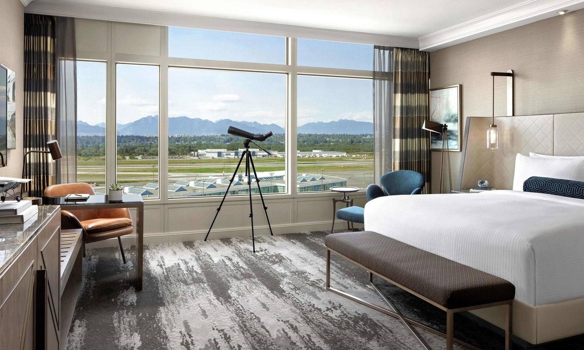 Richmond Hotel | Fairmont Vancouver Airport In-Terminal Hotel