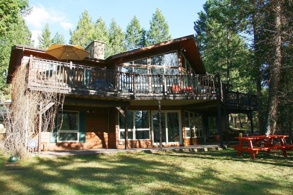 East Kootenay House | Falcon Cabin