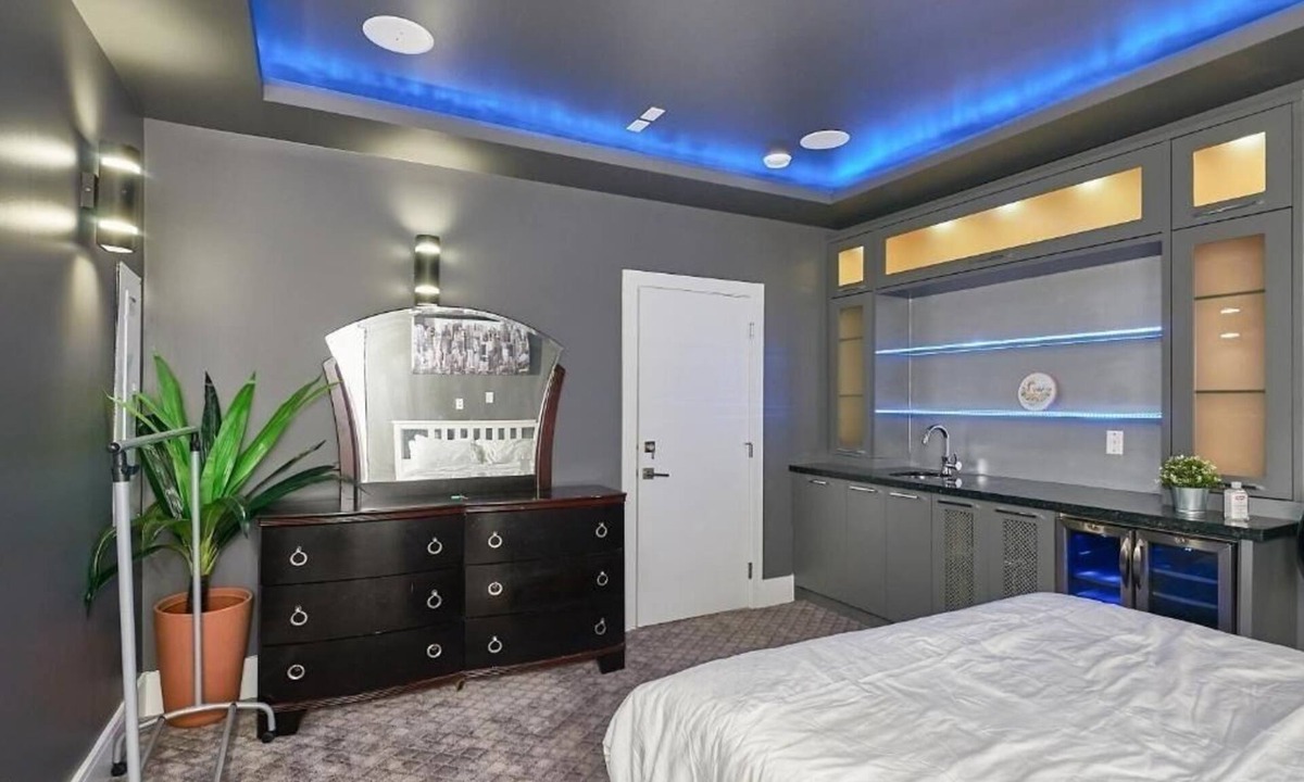 Burnaby Apartment | Family Friendly 3Bed Rooms Basement Suite, The Chateau -Modern & Luxurious