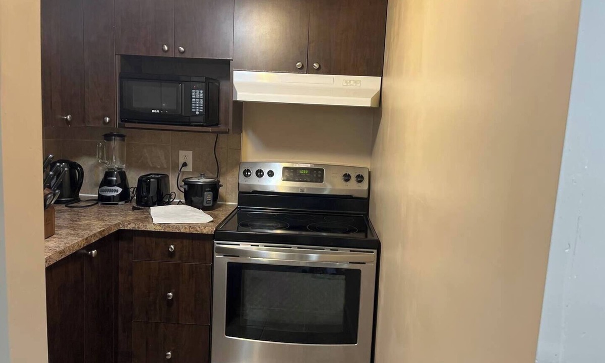 Bridlewood House | Family Friendly Basement Suite near to Spruce Meadows
