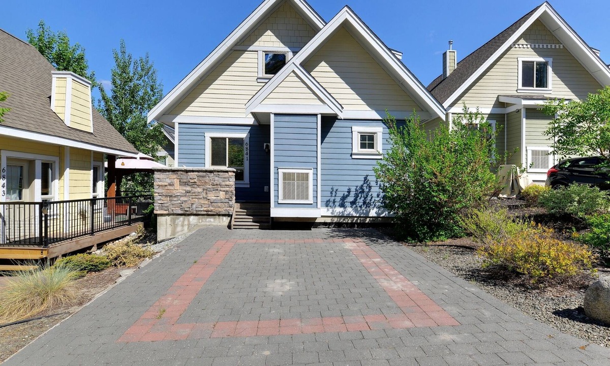 Central Okanagan House | Family friendly cottage at La Casa Resort on Lake Okanagan