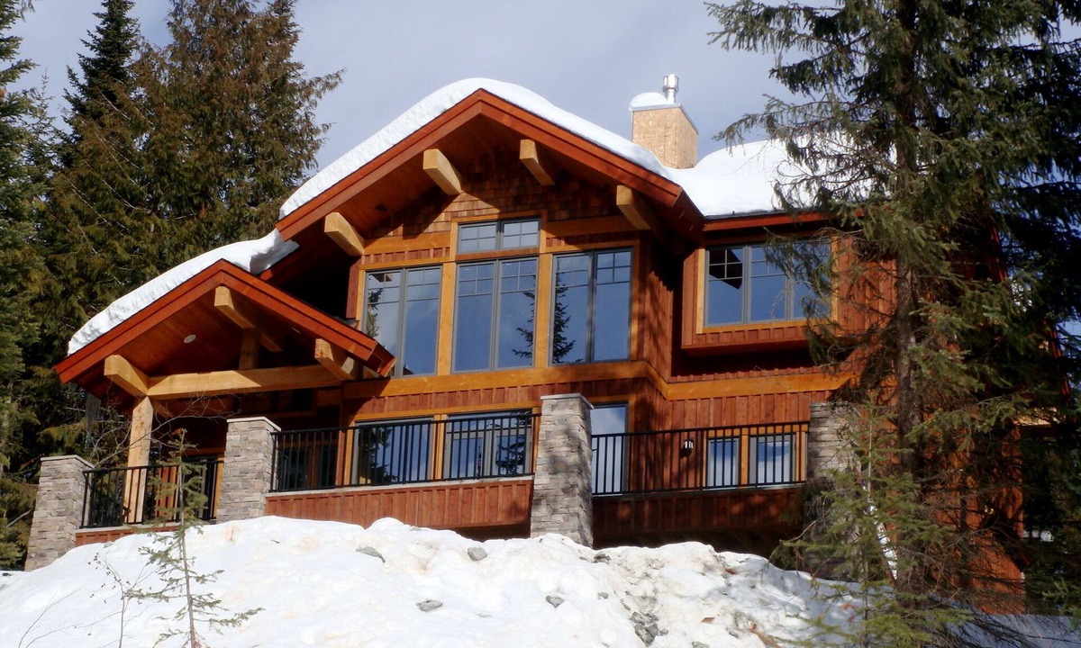 Sun Peaks Ski Chalet | Family Friendly Mountain View Luxury Chalet