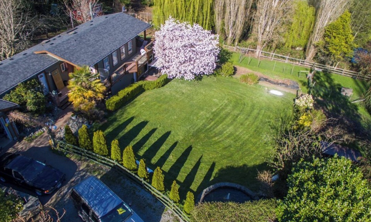 Sooke House | Farm - Stay