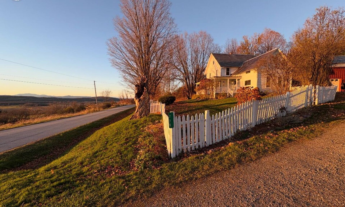 Middlebury Other | Farmhouse With a View - 12 minutes from Middlebury