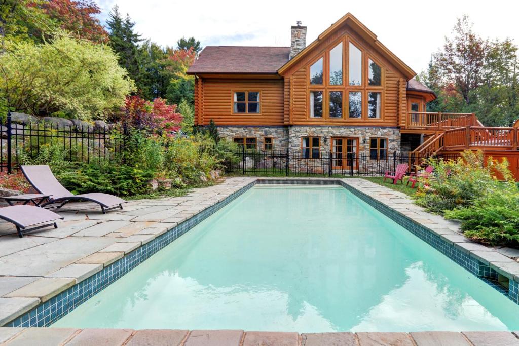 Fiddler Lake Resort Ski Chalet | Fiddler Lake Resort Chalet 80 Deer with pool