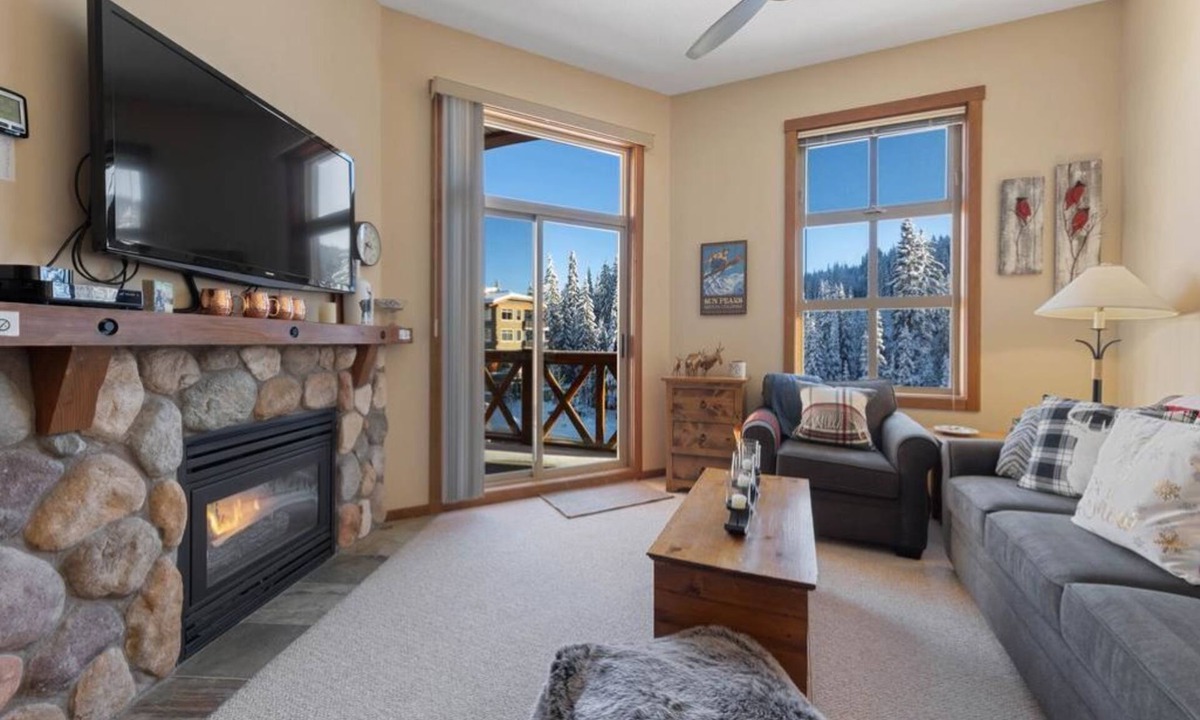 Sun Peaks Condo | Fireside Lodge 421: Stylish, 1BDRM, Centrally Located Condo w/Shared Hot Tub