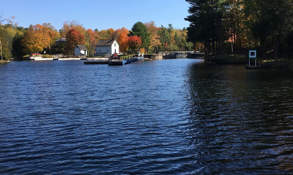 Rideau Lakes Cottage | Fishing/family cottage (Renovated) on beautiful Lake Opinicon (Kingston-Ottawa)