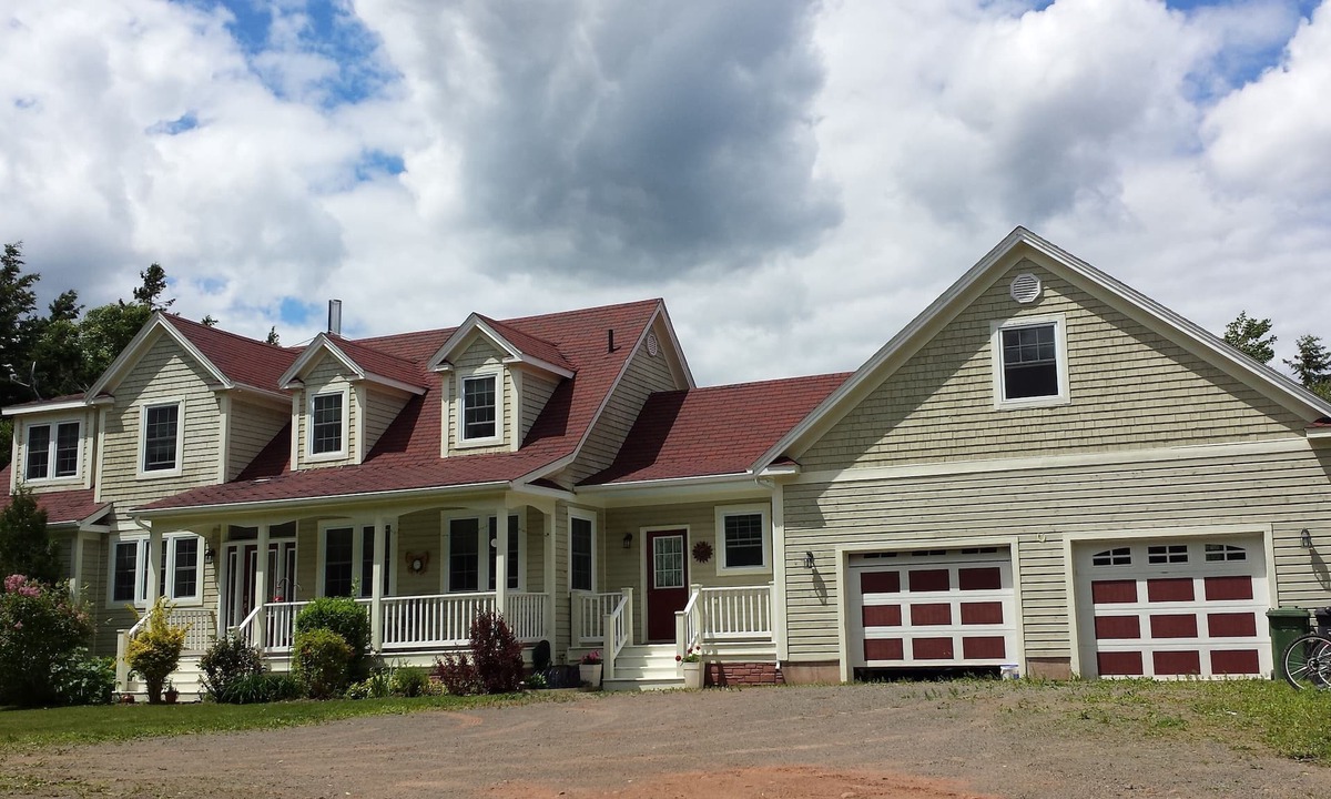 Gaspereaux House | For family or romantic getaways, or a retreat, this beautiful space awaits you