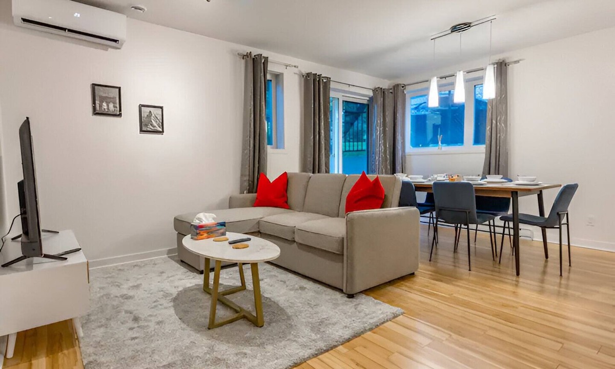 Laval-des-Rapides Apartment | Free Parking Condo 3BR 4beds AC WiFi