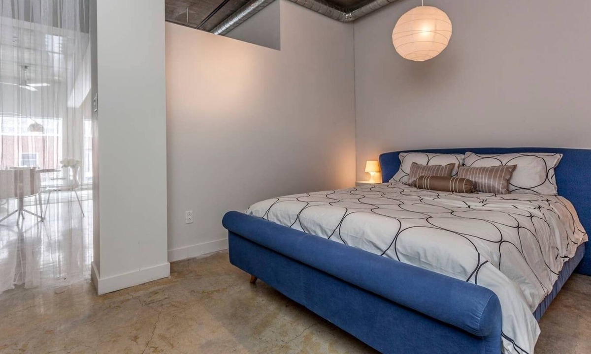 Mile End Apartment | Furnished and Modern Mile End Loft