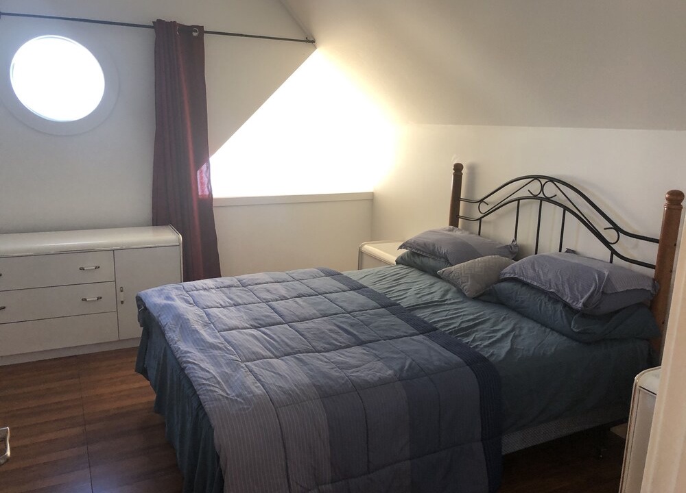 Central Okanagan House | Georgeous Lake Views - 3 Bedroom Cottage at La Casa Resort
