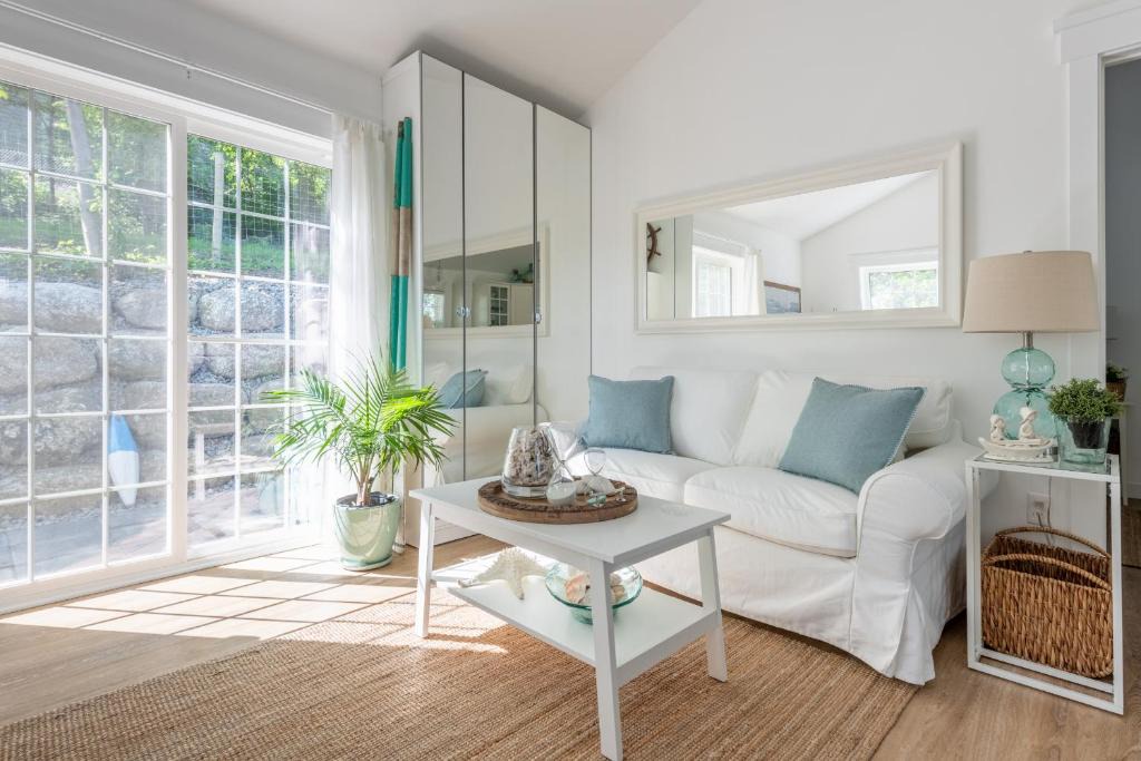 Mahone Bay House | Getaway by the Bay