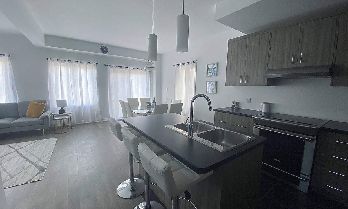 Welland House | Getaway spot in Welland, ON - Niagara Falls
