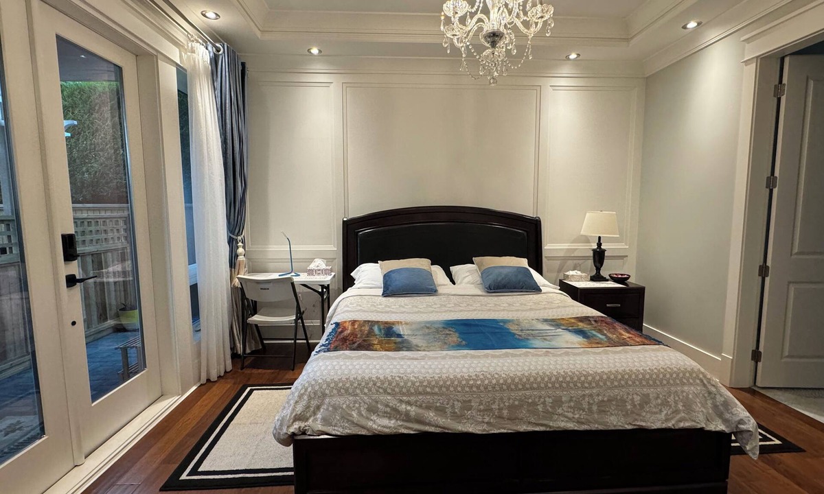 Steveston House | Gilbert house cozy guest ensuite room near YVR-airport
