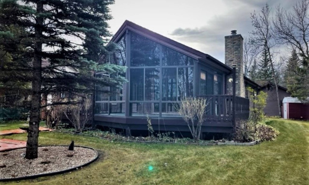 Gimli Cottage | Gimli Lakefront Cottage