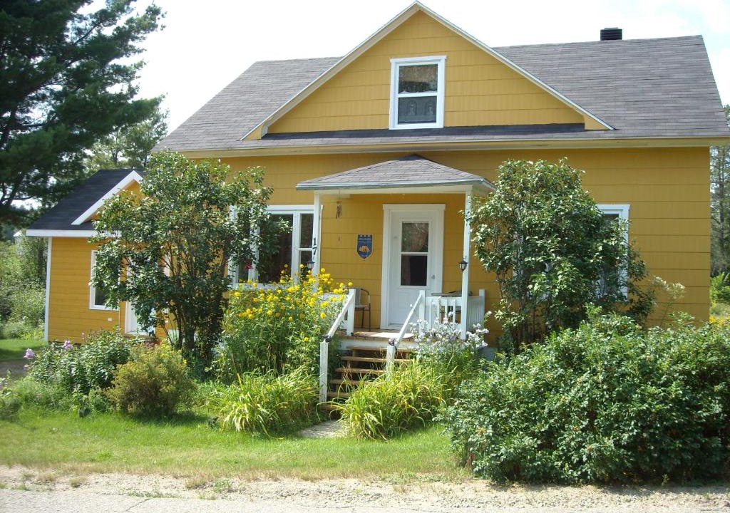 Notre-Dame-des-Monts Bed & Breakfast | Gite Pousse Pioche