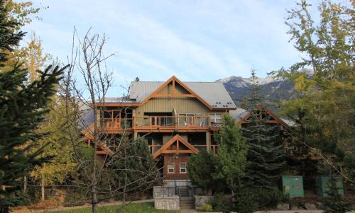 Village North Apartment | Glacier's Reach by Whistler Retreats