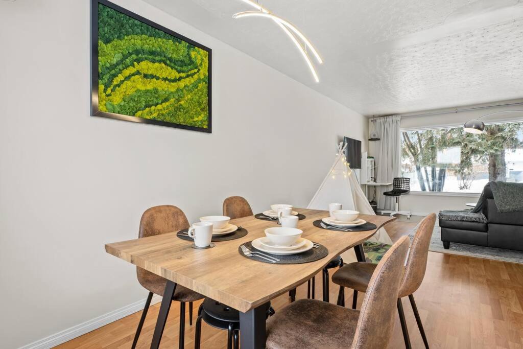 Glenbrook Apartment | Glenbrook Home Close to MRU 2KingBeds FreeParking