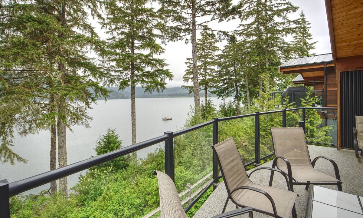 Port Renfrew Cottage | Going Coastal A+B, oceanfront view, pet friendly sleep a total of up to 10