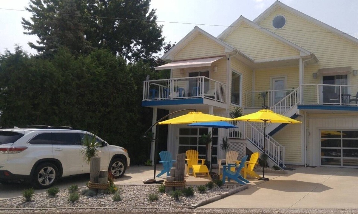 Mitchell's Bay House | Gorgeous Carolinian style cottage