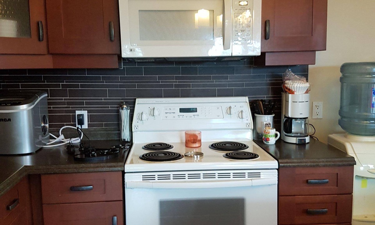 Leask Cabin | Gorgeous Lake Front Cabin for rent