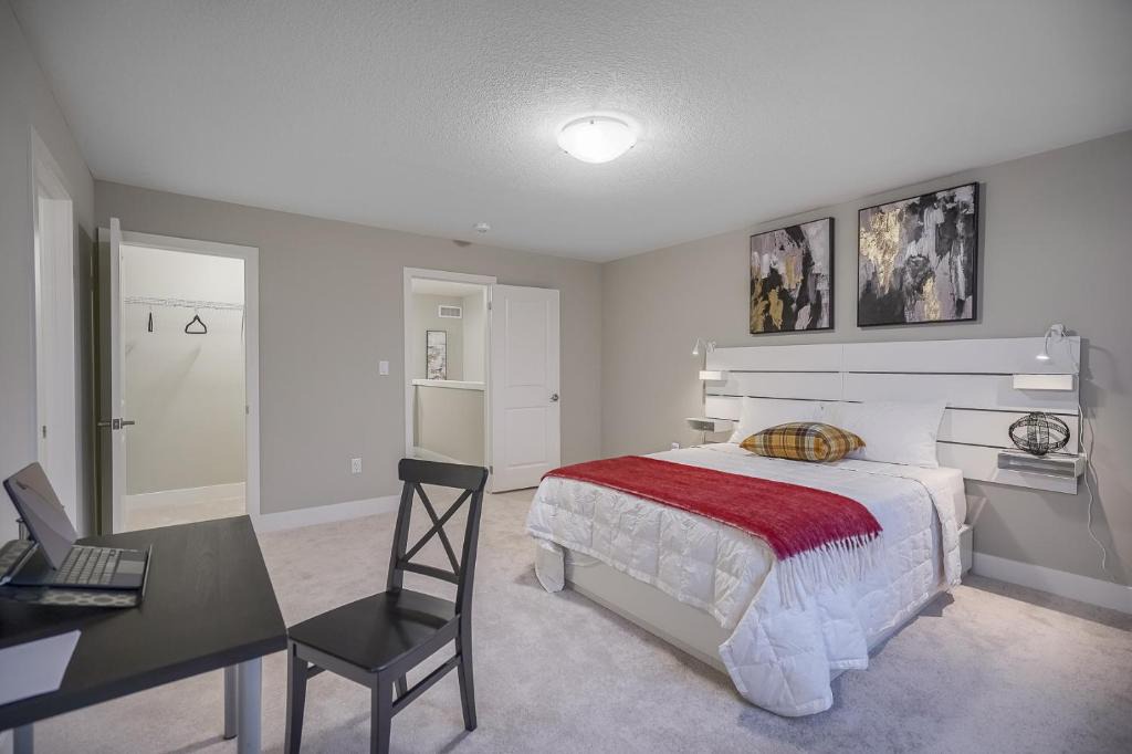 London Villa | Gorgeous London Townhome Sleeps 8 - 3QB, 2 Dbles, Fiber Wi-fi, F Parking