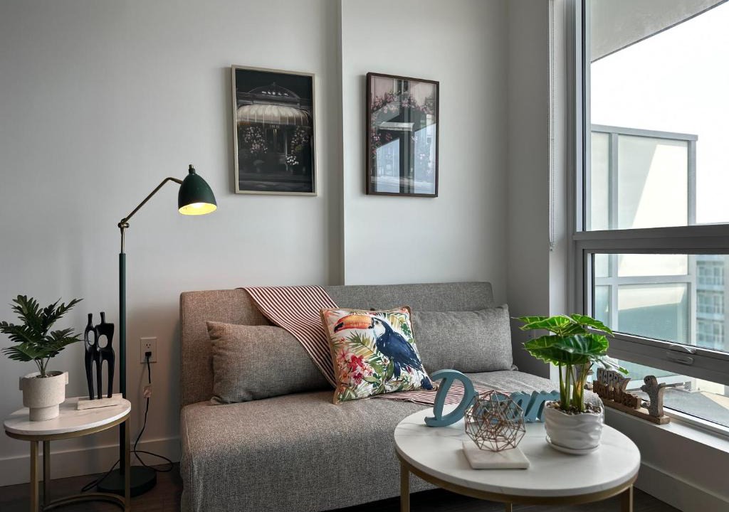 Richmond City Centre Apartment | Gorgeous Place In Downtown RMD