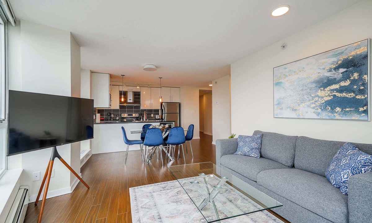 Crosstown Apartment | Gorgeous Unit with Beautiful City Views